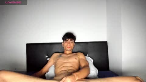 Snapshot of tom_walton chatting on February 4, 9:28 am tom online show from February 4, 9:28 am