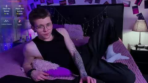 Snapshot of tomas_norton chatting on May 16, 9:13 pm tomas_norton online show from May 16, 9:13 pm