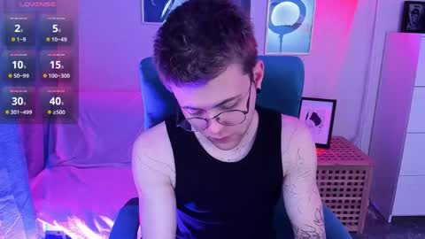 Snapshot of tomas_norton chatting on May 27, 9:01 pm tomas_norton online show from May 27, 9:01 pm