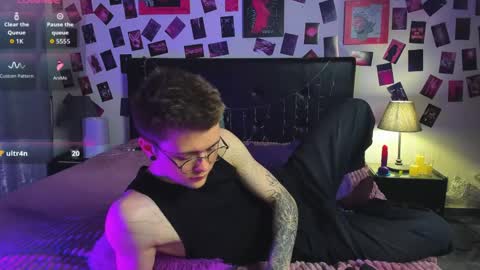 Snapshot of tomas_norton chatting on May 29, 9:02 pm tomas_norton online show from May 29, 9:02 pm