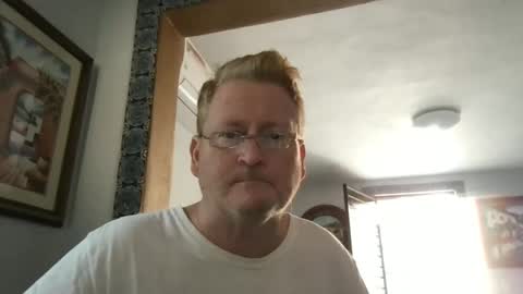 Snapshot of tomascausa chatting on December 4, 5:55 pm Hola online show from December 4, 5:55 pm