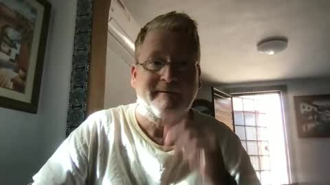 Snapshot of tomascausa chatting on December 6, 9:13 pm Hola online show from December 6, 9:13 pm