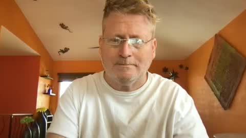 Snapshot of tomascausa chatting on March 5, 9:04 pm Hola online show from March 5, 9:04 pm