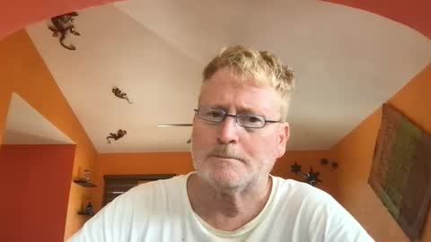 Snapshot of tomascausa chatting on October 20, 7:25 pm Hola online show from October 20, 7:25 pm