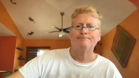 Snapshot of tomascausa chatting on October 27, 6:45 pm Hola online show from October 27, 6:45 pm