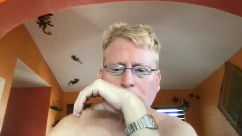 Hola online show from November 3, 9:48 pm