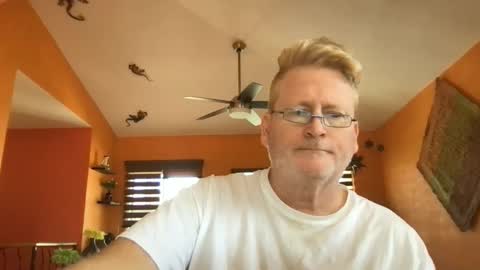 Hola online show from March 18, 9:29 pm
