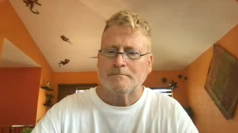 Hola online show from June 25, 8:35 pm