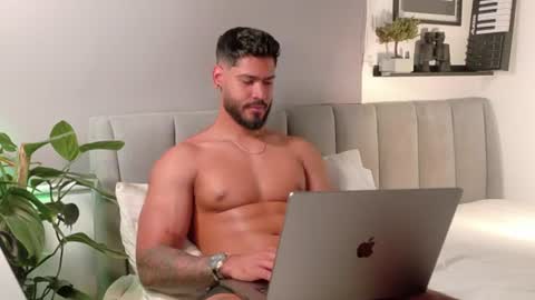 Tomas Ferrer online show from June 21, 1:52 am