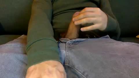 Snapshot of tombi125 chatting on December 7, 3:30 pm tombi125 online show from December 7, 3:30 pm