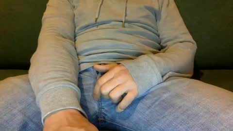 Snapshot of tombi125 chatting on January 3, 4:48 pm tombi125 online show from January 3, 4:48 pm