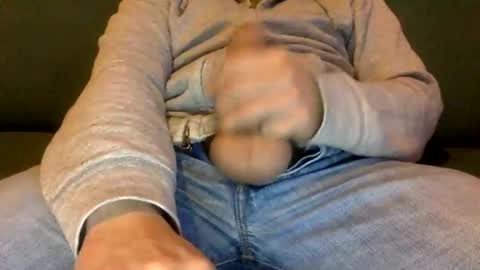 Snapshot of tombi125 chatting on February 18, 5:10 pm tombi125 online show from February 18, 5:10 pm