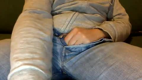 Snapshot of tombi125 chatting on March 12, 5:49 pm tombi125 online show from March 12, 5:49 pm