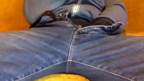 Snapshot of tombi125 chatting on October 9, 4:38 pm tombi125 online show from October 9, 4:38 pm