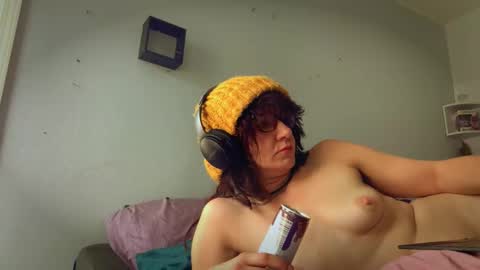 Snapshot of tomboy_titties chatting on March 2, 9:21 pm tomboy_titties online show from March 2, 9:21 pm