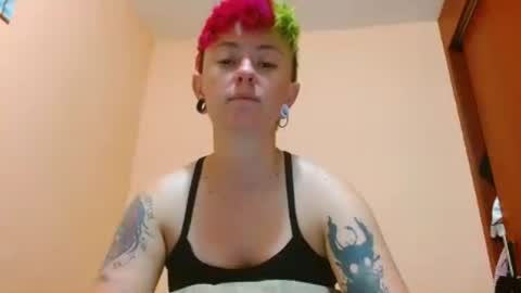 Snapshot of tomboyblue chatting on August 1, 3:22 pm Blue online show from August 1, 3:22 pm