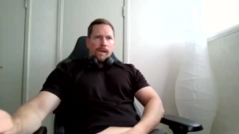 Snapshot of tomfin95 chatting on July 8, 9:36 am tomfin95 online show from July 8, 9:36 am