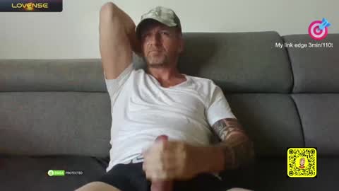 Snapshot of tomhardic chatting on January 22, 7:56 pm TOM online show from January 22, 7:56 pm