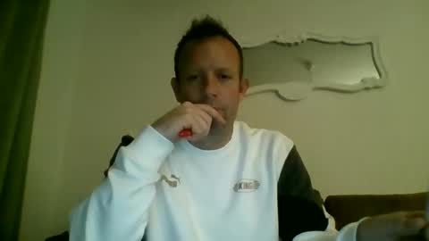 Snapshot of tomhubz chatting on November 16, 1:33 am tomhubz online show from November 16, 1:33 am