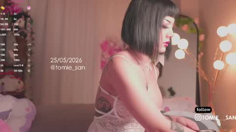 Snapshot of tomie_san chatting on May 25, 10:32 am Tomie online show from May 25, 10:32 am