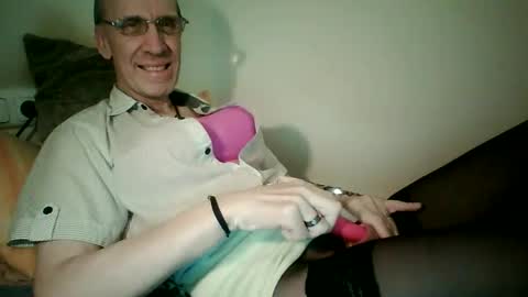 Snapshot of tomislav321 chatting on May 16, 12:48 pm tomislav321 online show from May 16, 12:48 pm