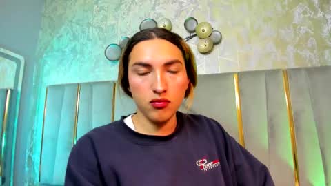   online show from February 4, 2:12 pm