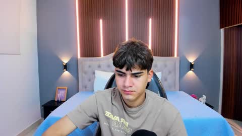 Tommy  online show from November 8, 3:39 am