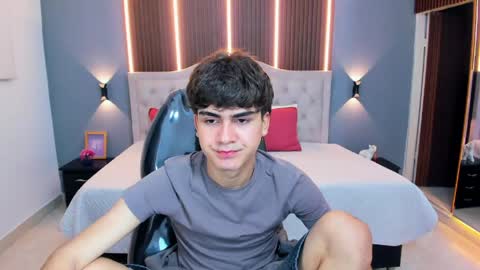 Tommy  online show from May 2, 3:33 am