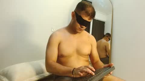 Snapshot of tommy_baker990131 chatting on July 22, 2:03 am tomm online show from July 22, 2:03 am