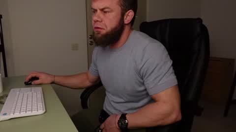 Snapshot of tommy_burnzzz chatting on January 7, 3:35 am tommy burnzzz online show from January 7, 3:35 am