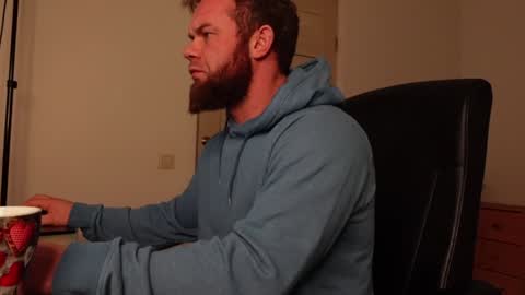 Snapshot of tommy_burnzzz chatting on January 12, 2:35 am tommy burnzzz online show from January 12, 2:35 am