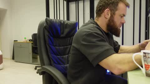 Snapshot of tommy_burnzzz chatting on February 27, 5:34 am tommy burnzzz online show from February 27, 5:34 am