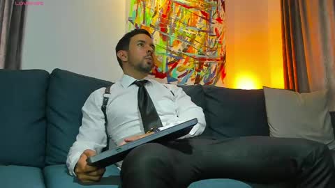 tommy_raym0ndg online show from May 1, 8:02 pm