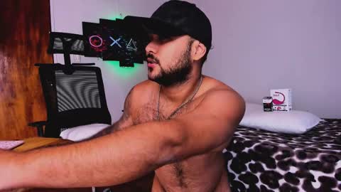 tommy_sccott online show from February 14, 3:22 am