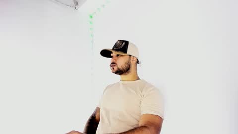 tommy_sccott online show from September 17, 10:33 pm