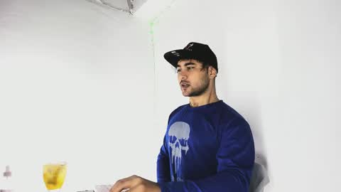 tommy_sccott online show from September 29, 11:42 pm