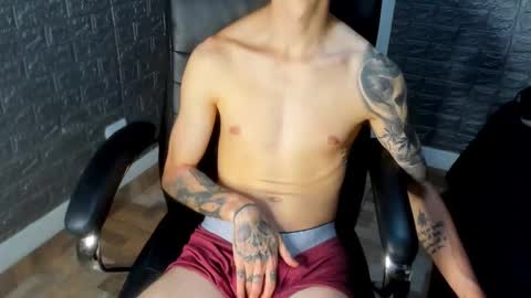 Snapshot of tommy_slater chatting on November 4, 11:48 pm Tommy Slater online show from November 4, 11:48 pm