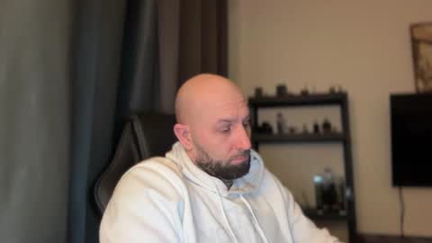 Thomas Fit online show from February 1, 6:50 pm