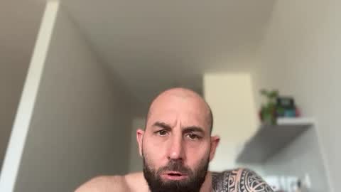 Snapshot of tommyx01 chatting on May 5, 12:02 pm Thomas Fit online show from May 5, 12:02 pm