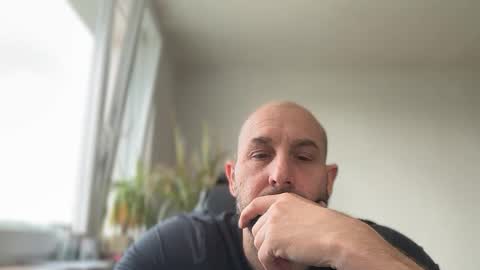 Snapshot of tommyx01 chatting on May 12, 10:45 am Thomas Fit online show from May 12, 10:45 am