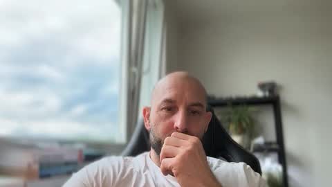 Snapshot of tommyx01 chatting on May 14, 5:03 am Thomas Fit online show from May 14, 5:03 am