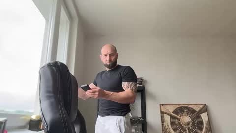 Snapshot of tommyx01 chatting on May 15, 10:11 am Thomas Fit online show from May 15, 10:11 am