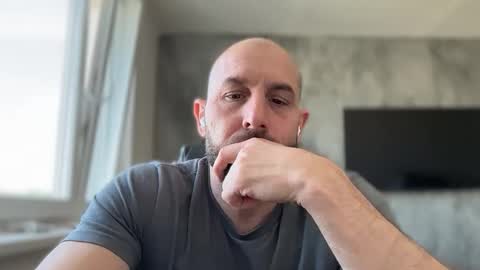 Snapshot of tommyx01 chatting on May 22, 7:04 am Thomas Fit online show from May 22, 7:04 am