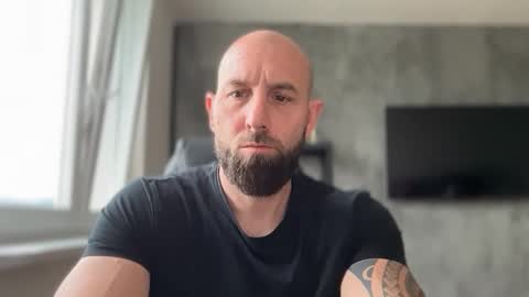 Snapshot of tommyx01 chatting on June 1, 6:26 am Thomas Fit online show from June 1, 6:26 am