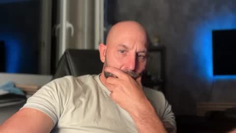 Snapshot of tommyx01 chatting on July 8, 9:41 pm Thomas Fit online show from July 8, 9:41 pm