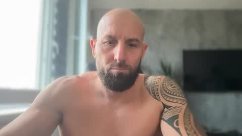 Snapshot of tommyx01 chatting on July 15, 6:18 am Thomas Fit online show from July 15, 6:18 am