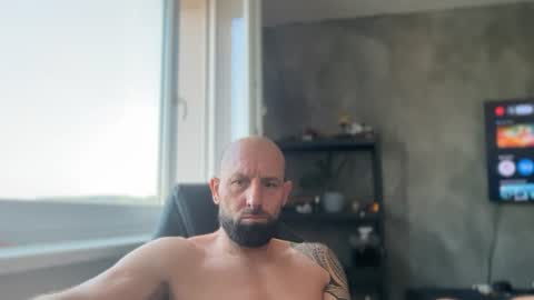 Snapshot of tommyx01 chatting on August 4, 5:10 am Thomas Fit online show from August 4, 5:10 am