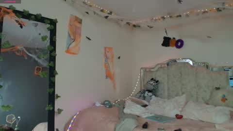 leyla  online show from October 24, 5:31 pm