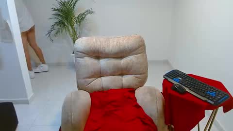 tomy337271 online show from December 4, 4:27 pm