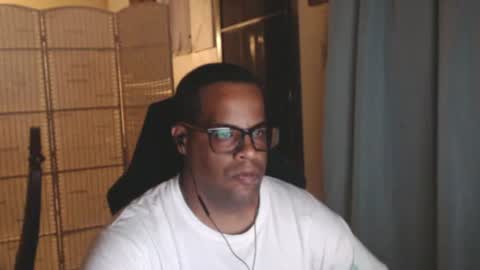 Snapshot of toni2814 chatting on June 23, 2:20 am Antonio online show from June 23, 2:20 am